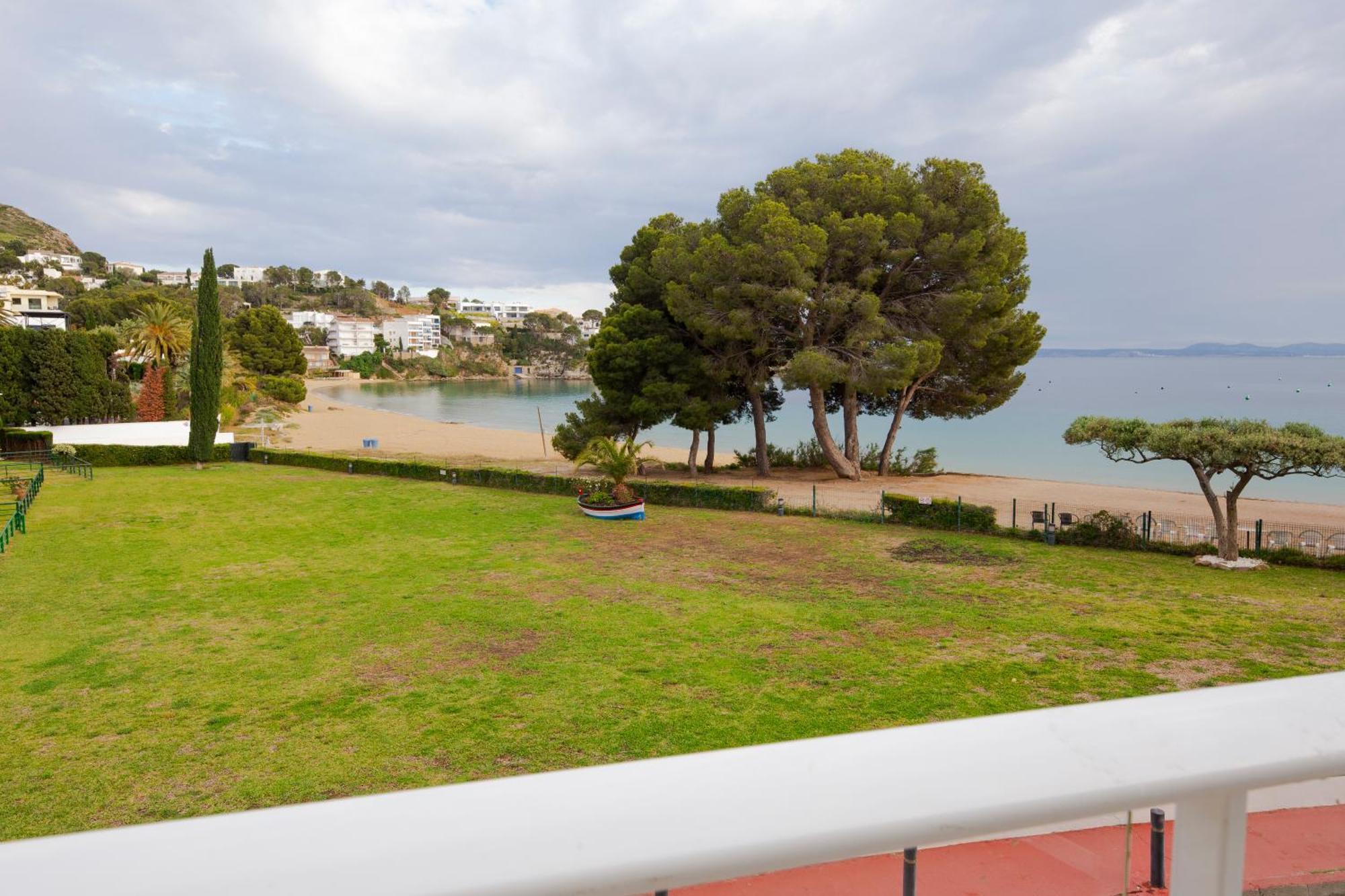 Apartamento Almadraba Roses Exterior photo